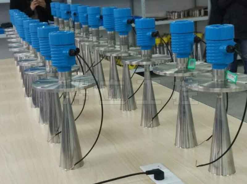 雷達(dá)液位計(jì)現(xiàn)場(chǎng)展示圖