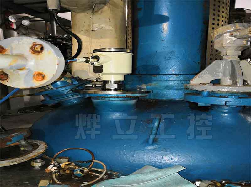 防腐雷達液位計現(xiàn)場安裝實物圖